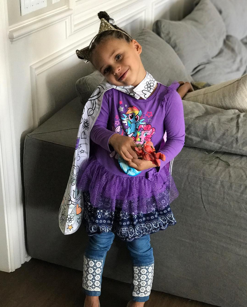 Cute Photos Of Ayesha And Steph Curry S Daughters Riley